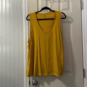 ⭐️buy 2 get one free⭐️ EUC Madewell 100% cotton v neck tank. 2X mustard yellow